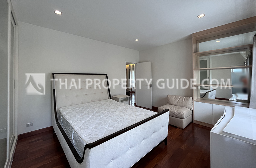 House with Shared Pool in Bangnatrad 